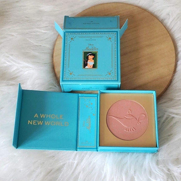 MAKEUP Revolution Aladdin Highlighter - Picture 3 of 4